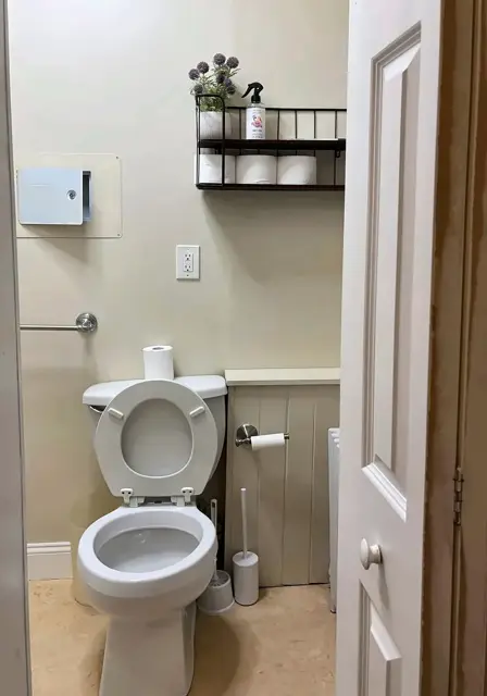 Private Apartment near PC bathroom